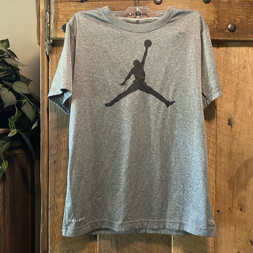 LIKE NEW! Nike Dri fit shirt boys